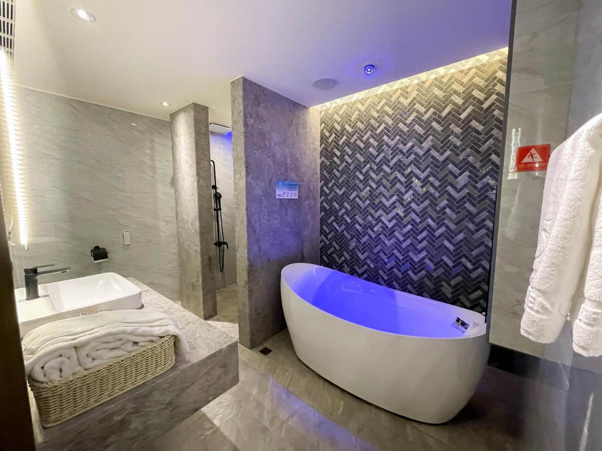 Fifth Avenue Motel Тайчжун Екстер'єр фото