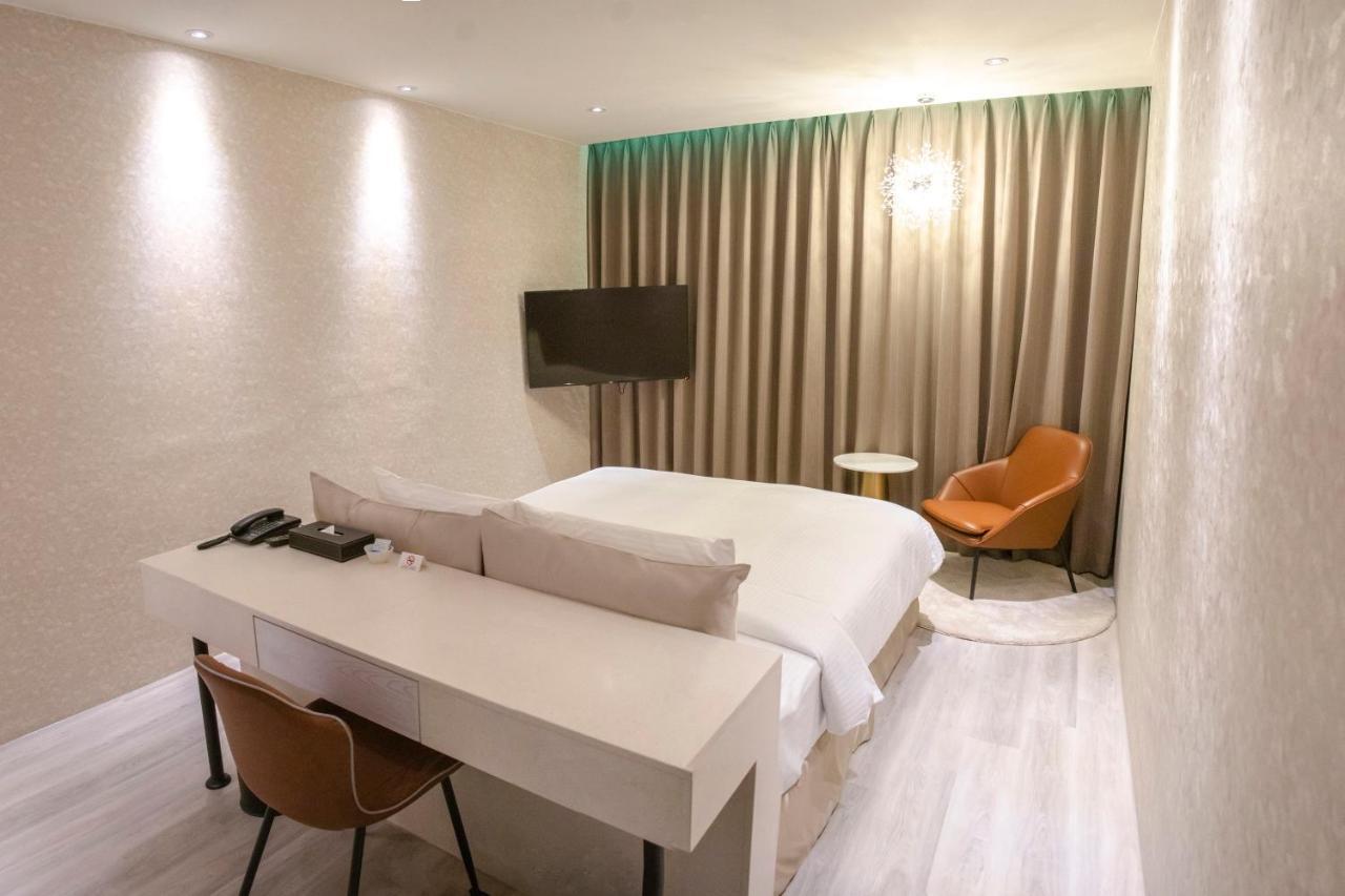 Fifth Avenue Motel Тайчжун Екстер'єр фото